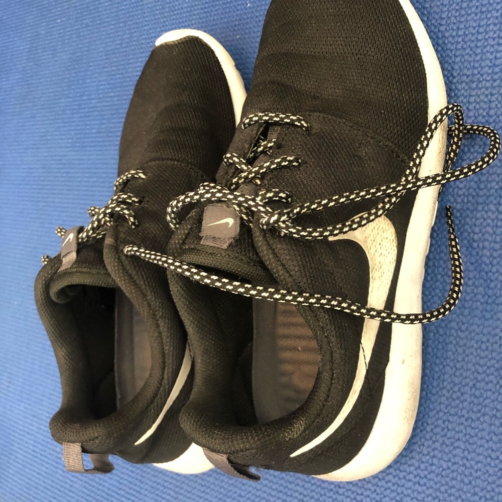 Nike Roshe One shoes